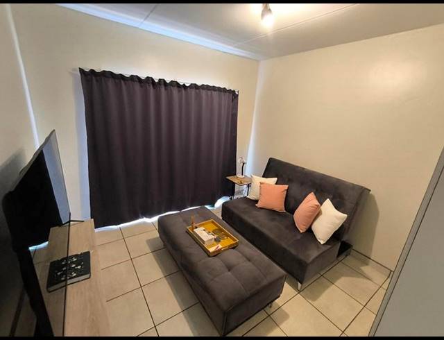 2 BEDROOM APARTMENT FOR SALE IN HILLCREST